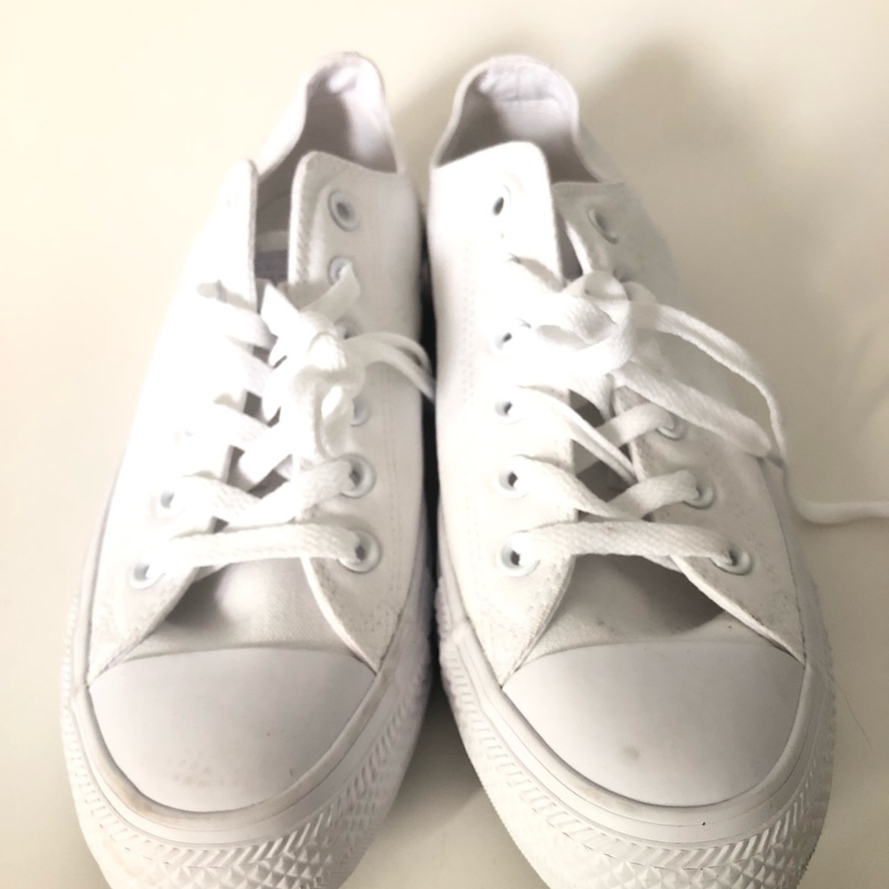 Woman’s Size 9 Converse Sneakers - never worn - Picture 3 of 8